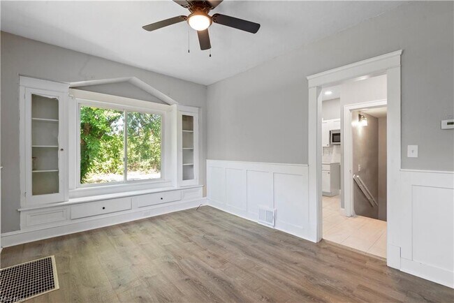 Foto del edificio - 13803 Mcelhattan Ave