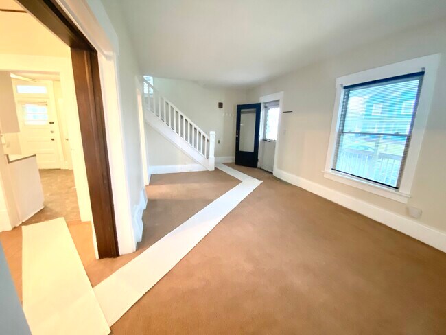 Foto del edificio - 2061 3rd St SE