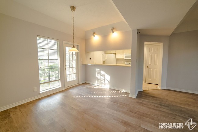 Dining room and balcony 2 - 3105 San Jacinto St