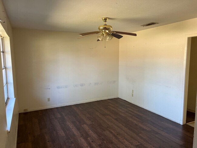 Foto del edificio - 632 Kingstowne Pl