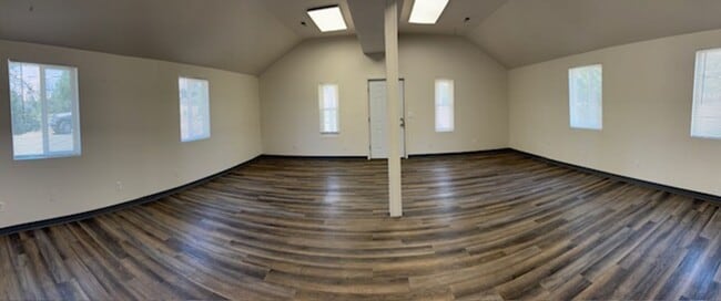 Building Photo - $1,450 / 2br - 1248ft2 - 2 Bedroom rancher...