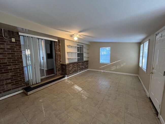 Building Photo - 171 Greenbriar Ct