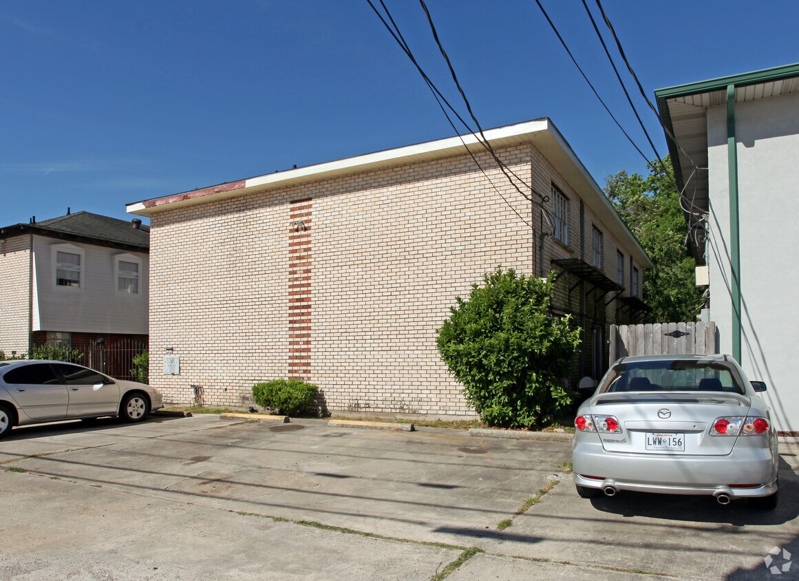 Building Photo - 1816-1820 Hickory Ave