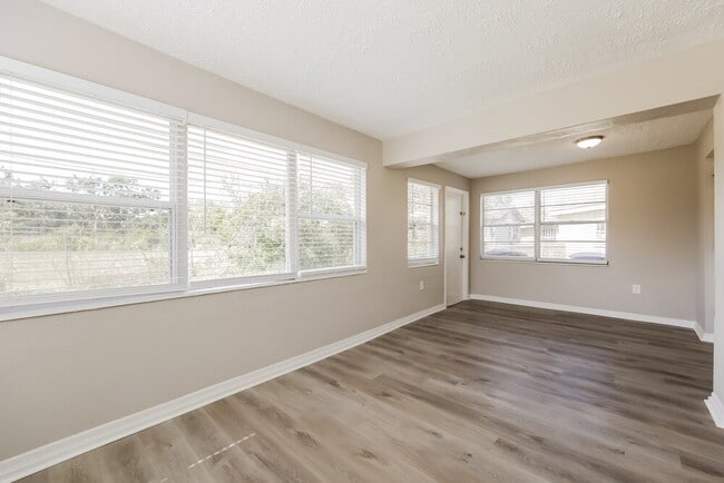 Building Photo - 1412 Brookhill Dr