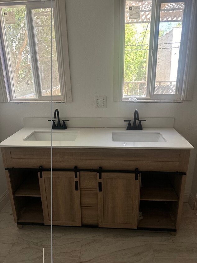 Foto del edificio - 1236 S Highland Ave