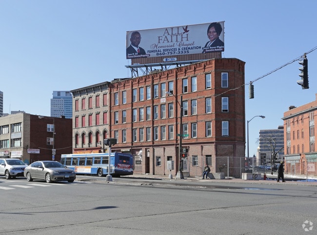 Building Photo - 1359 Main St