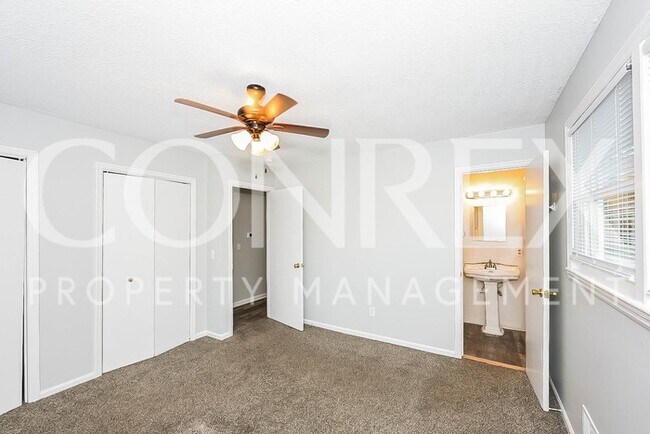 Foto del edificio - Now Available