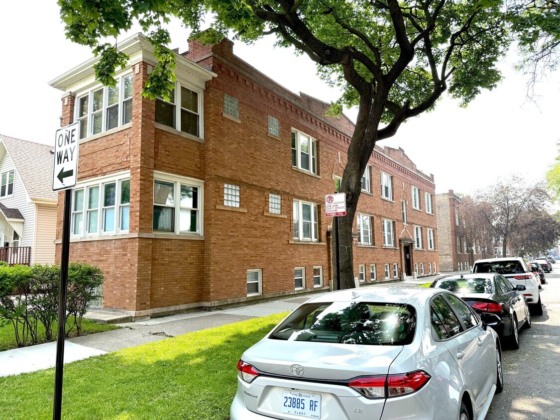 Foto principal - 3907 W Cornelia Ave
