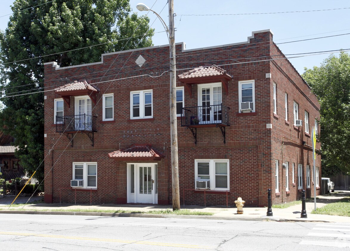 Foto principal - 651 S Peoria Ave