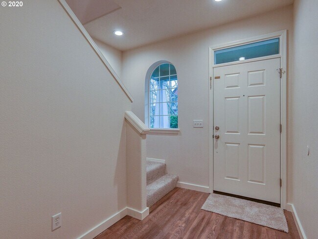 Foto del edificio - Beautiful 3 bedroom Home with Large Fully ...