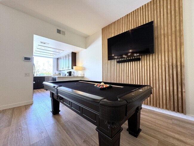 Building Photo - AVAILABLE NOW! Charming Modern *FURNISHED*...