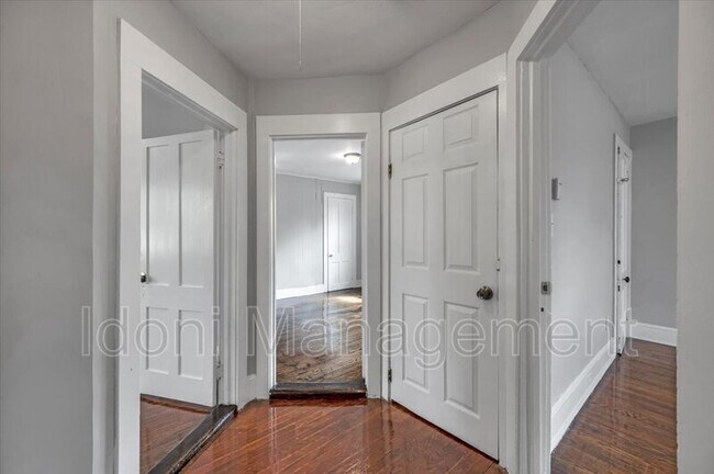 Building Photo - 22 Middlesex Ave Ext