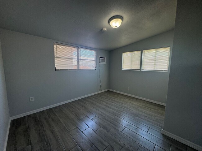 Foto del edificio - 607 49th Ave Terrace W