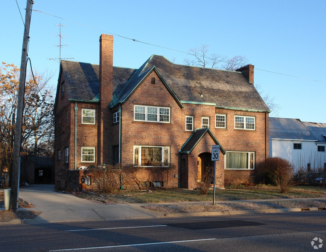 Building Photo - 314 W Fifth St