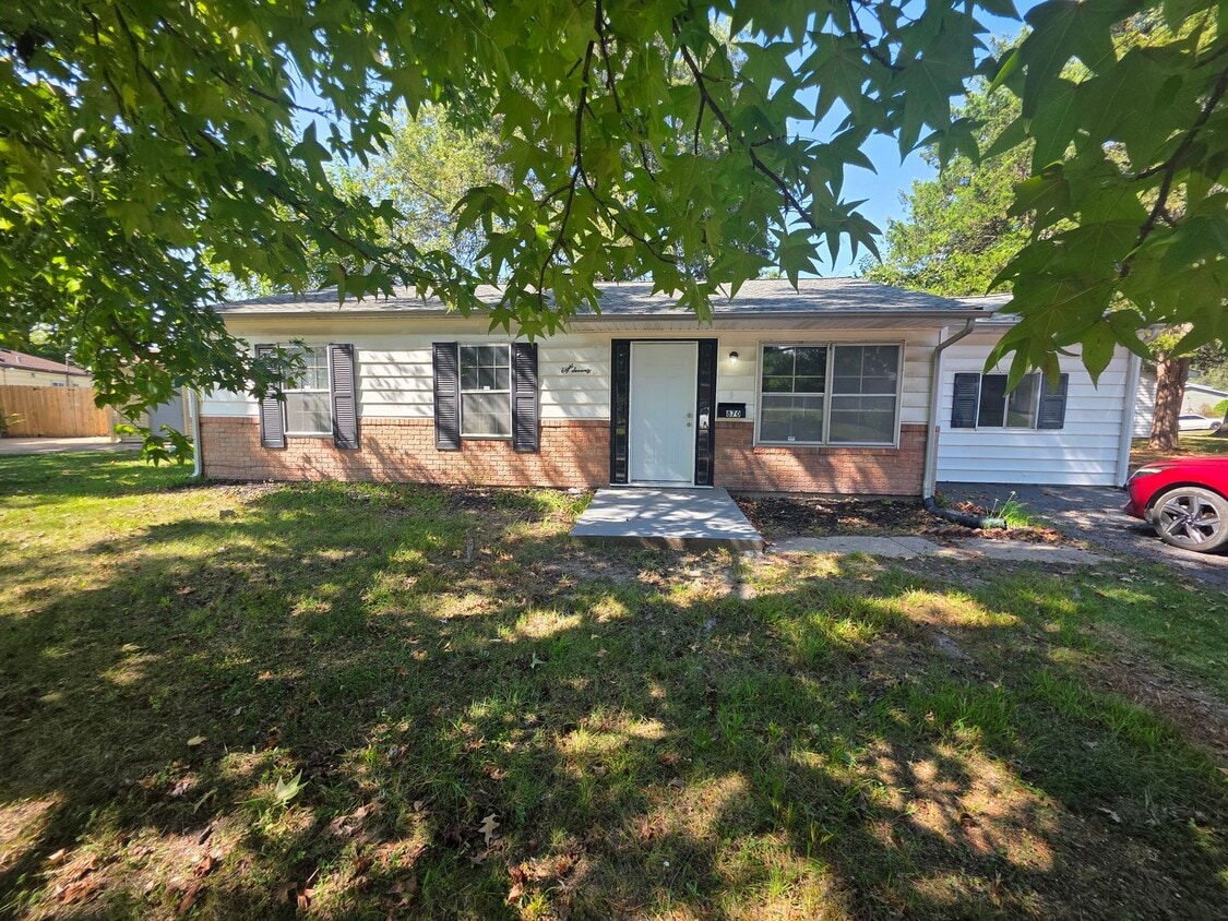 Primary Photo - 870 St Cletus Dr