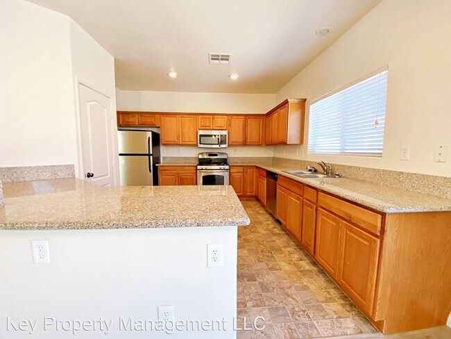 Foto del edificio - 3 br, 2.5 bath House - 11774 Pine Shadows St