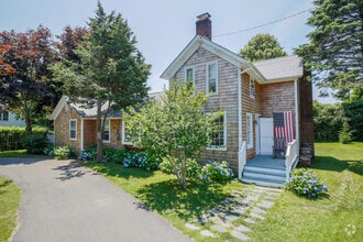 Building Photo - 368 Pantigo Rd