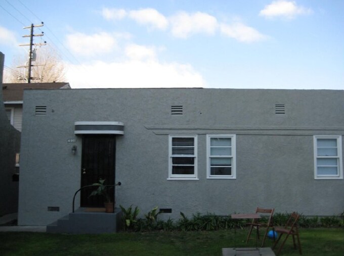 Foto del edificio - 2832 E 1st St