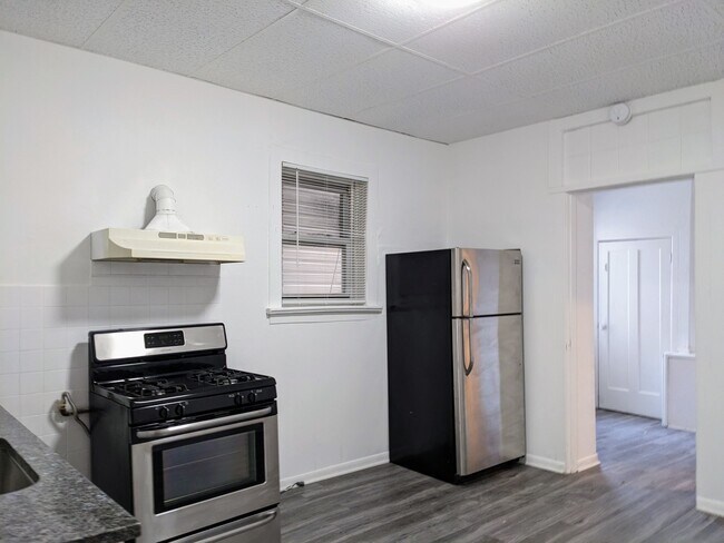 Building Photo - 2702 S Spaulding Ave