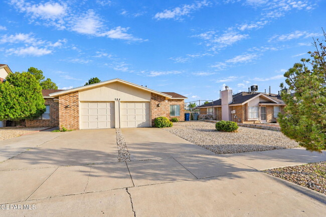 Building Photo - 204 Cutlass Dr