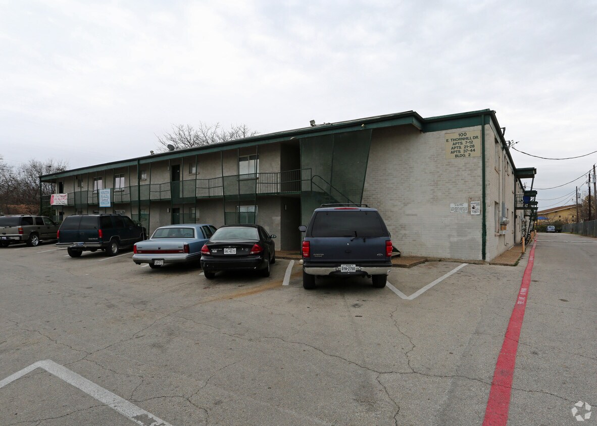 Foto del edificio - South Plaza Apartments