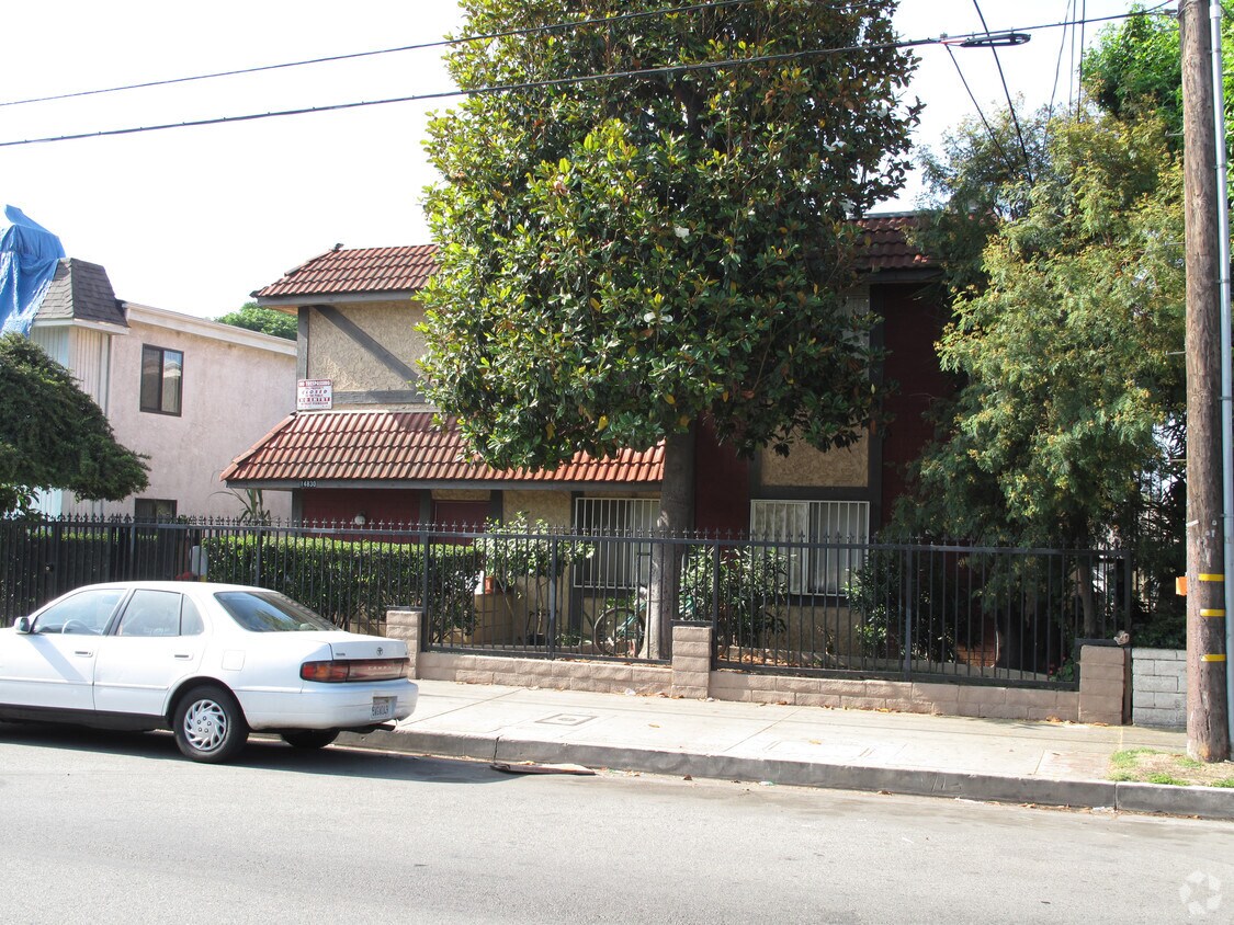 Foto del edificio - 14830 Parthenia St
