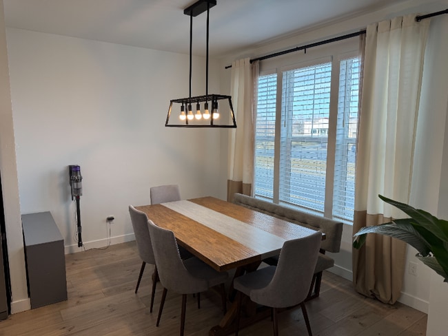 Building Photo - 811 E 975 N