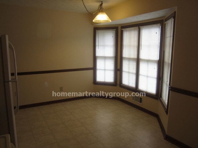 Building Photo - 870 Thousand Oaks Dr