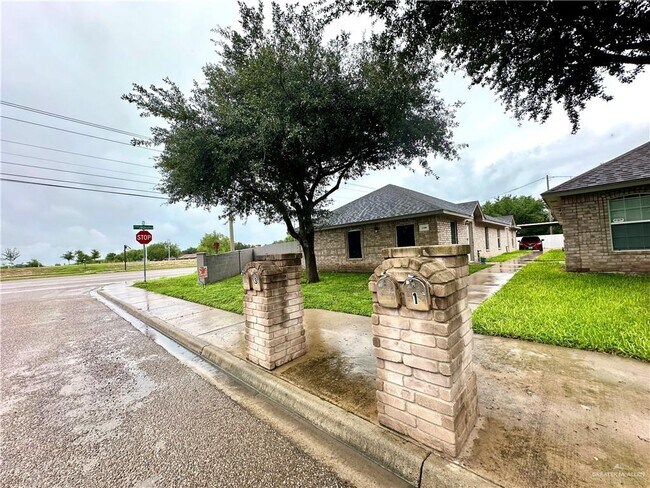 Foto del edificio - 2206 Moonlight Ln