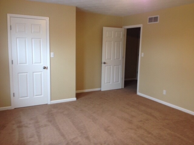 Building Photo - Duplex Ready to Rent! 2 Bedroom 1.5 Bath