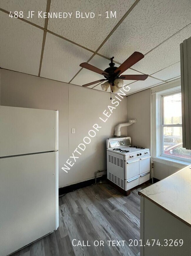 Foto del edificio - 488 John F. Kennedy Blvd