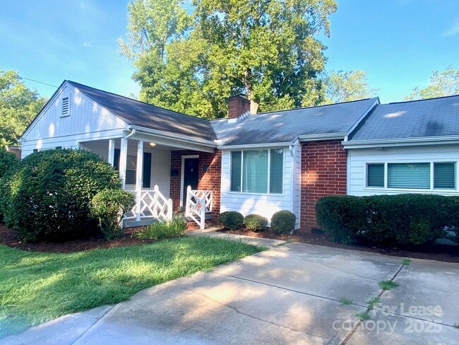 Building Photo - 5310 Buckingham Dr