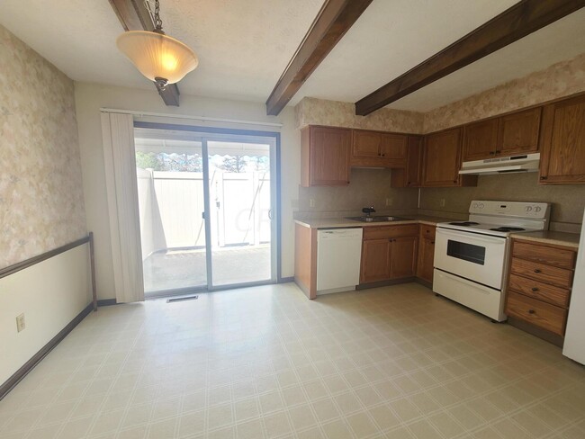 Foto del edificio - 5060 Godown Rd