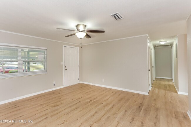 Building Photo - 303 Renne Dr N