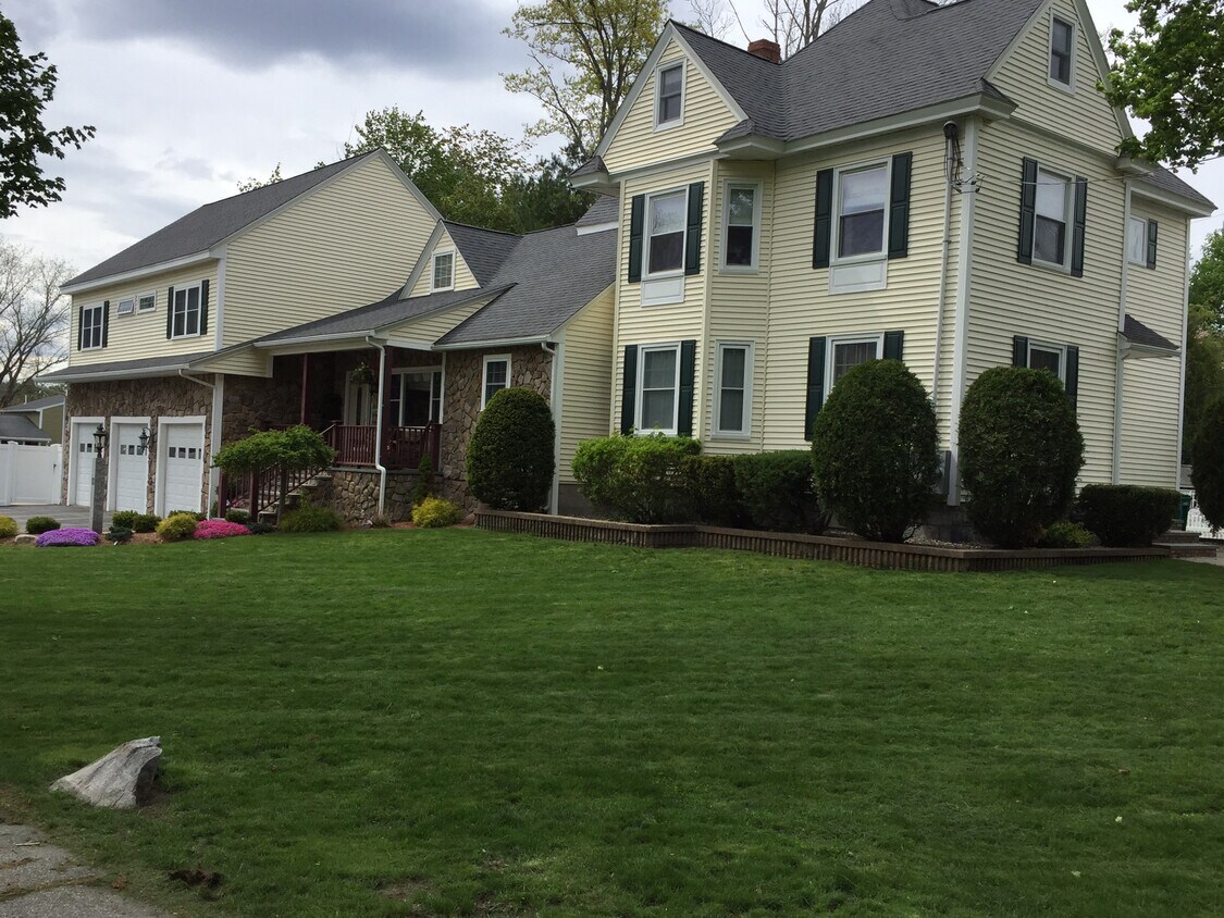 12 Whiting St Unit 0, Billerica, MA 01821 Apartments in Billerica, MA