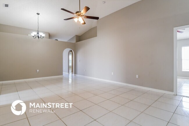 Foto del edificio - 7360 Lawn Tennis Ln