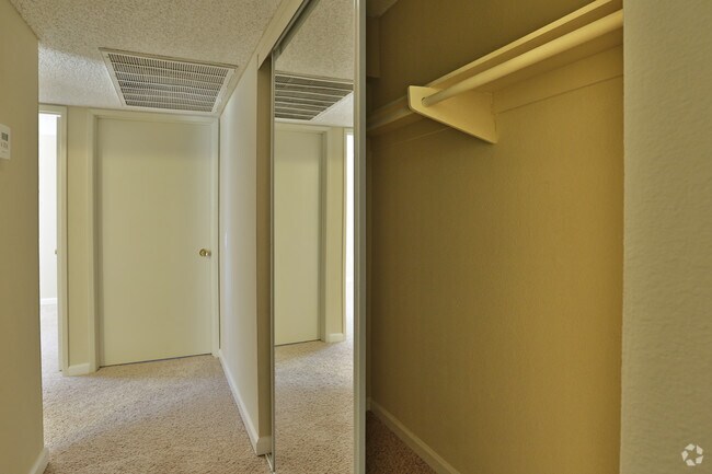 Recibidor de 3x2 - Pinecrest Apartments