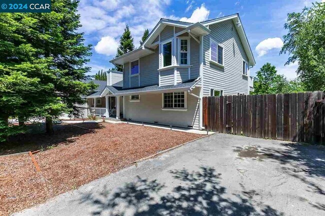 Building Photo - 2860 Buena Vista Ave
