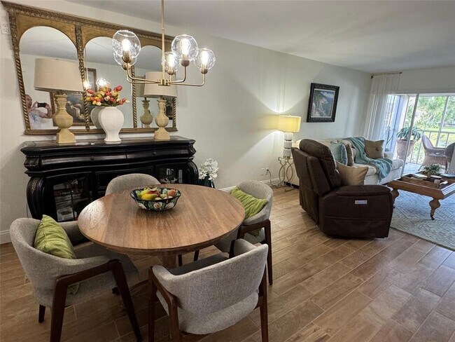 Foto del edificio - 5246 Wedgewood Ln