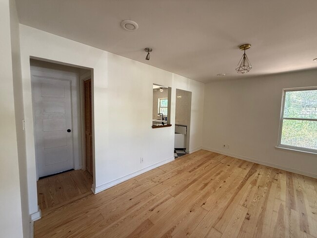 Building Photo - 6115 Felix Ave