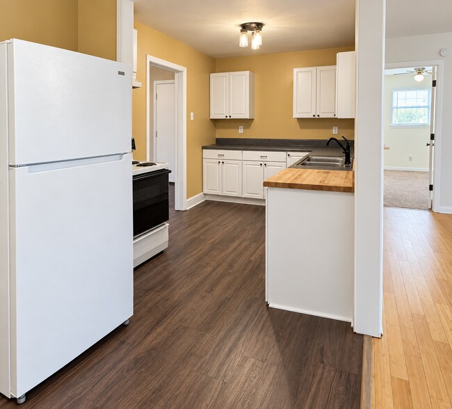 Foto del edificio - 1205 Fairway Dr SW