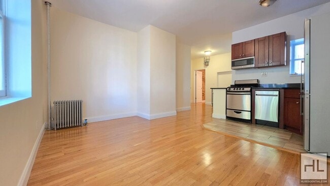 Building Photo - West Village 3BR/2BA Duplex with Private Patio
