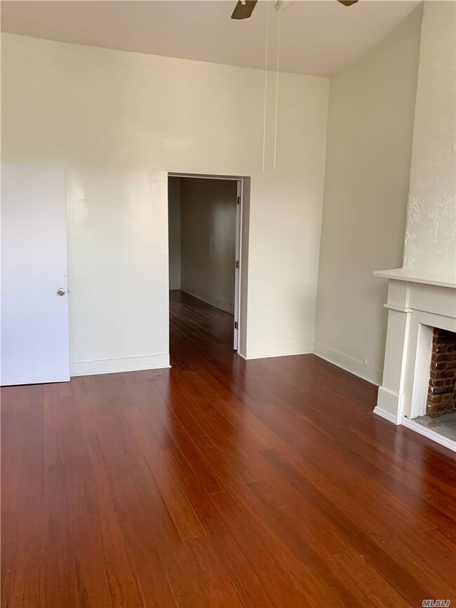Building Photo - 1113 Halsey St