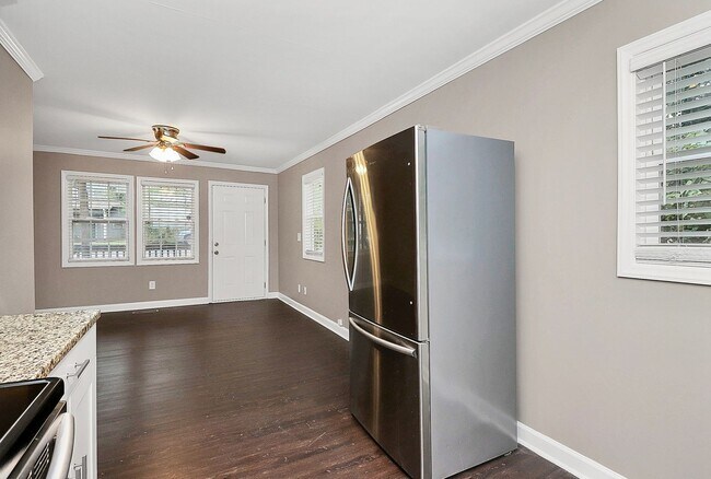 Foto del edificio - Adorable Modern 2 Bedroom Duplex!