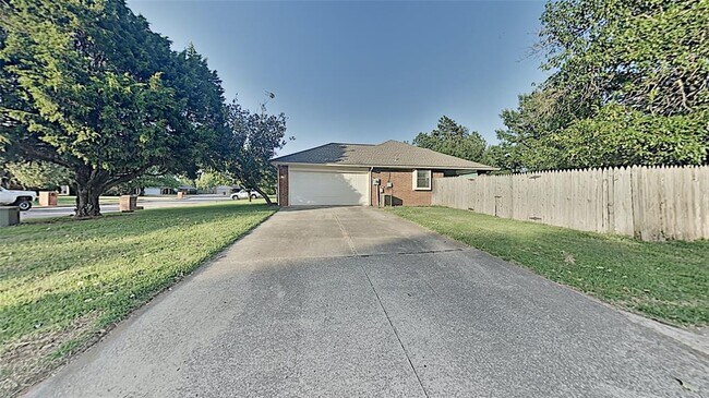 Foto del edificio - 1616 Shadybrook Ln
