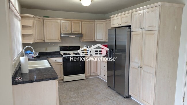 Building Photo - 14303 Waterford Square Dr
