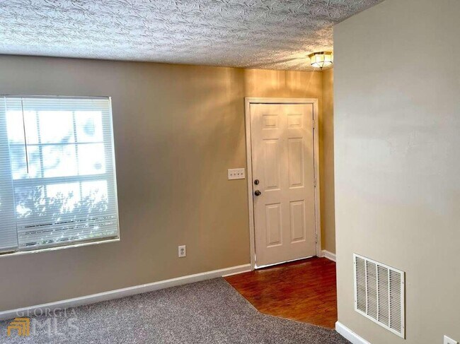 Building Photo - 1360 Regal Heights Dr