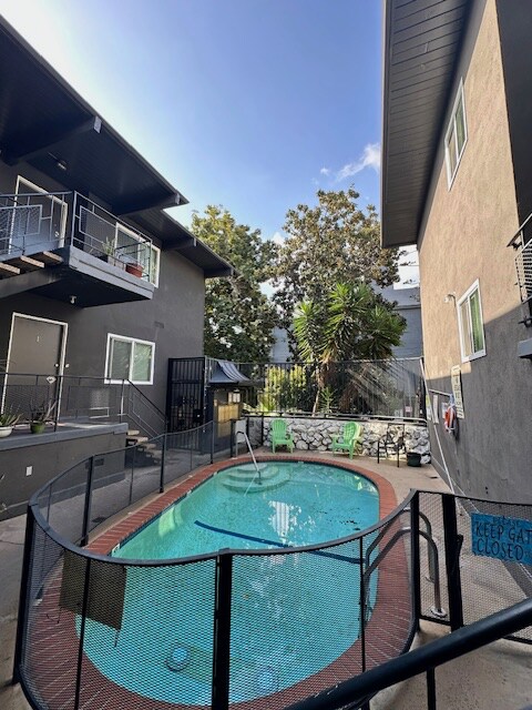 Foto del edificio - 7555 De Longpre Ave