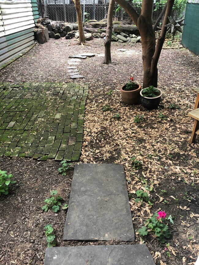 Foto del edificio - 116 E 117th St