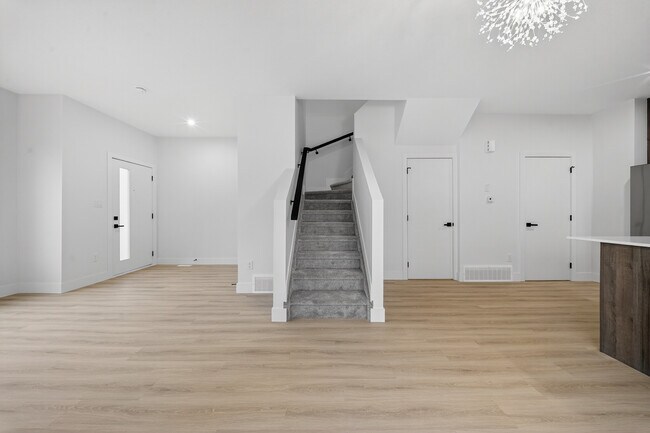 Photo du bâtiment - 8827-8122 122 Ave NW